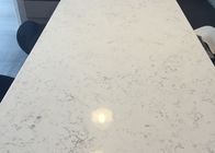 Pietra artificiale al quarzo bianco di Cararra levigata/lucidata ad alta luminosità per il piano del tavolo della cucina