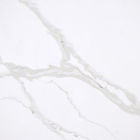 Pietra bianca del quarzo di Calacatta del modello del fiocco di neve con il controsoffitto della cucina