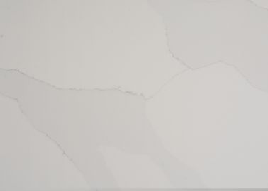 Controsoffitti bianchi del quarzo di resistenza del graffio che assomigliano a marmo 6,5 Mohz
