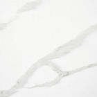 Pietra bianca del quarzo di Calacatta del fiocco di neve con il controsoffitto della cucina