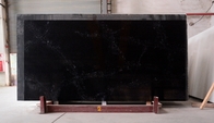 Pietra nera artificiale del quarzo di Calacatta con l'annuncio pubblicitario del bagno