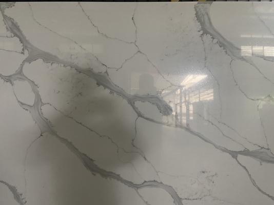 Lastra di pietra Calacatta del quarzo grigio del NSF con il materiale resistente della decorazione del graffio bianco del fondo