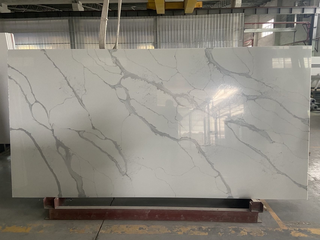 Lastra di pietra Calacatta del quarzo grigio del NSF con il materiale resistente della decorazione del graffio bianco del fondo
